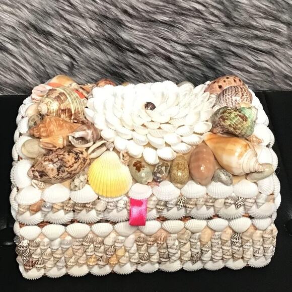 NWOT Seashell Encrusted Treasure Chest Shaped Box - Picture 2 of 9